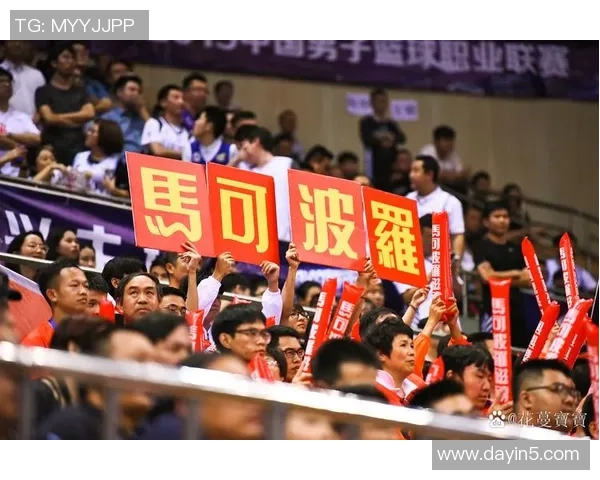 广州足球队战术争议引发热议球迷对球队未来发展看法不一 广州足球队战术争议引发热议球迷对球队未来发展看法不一