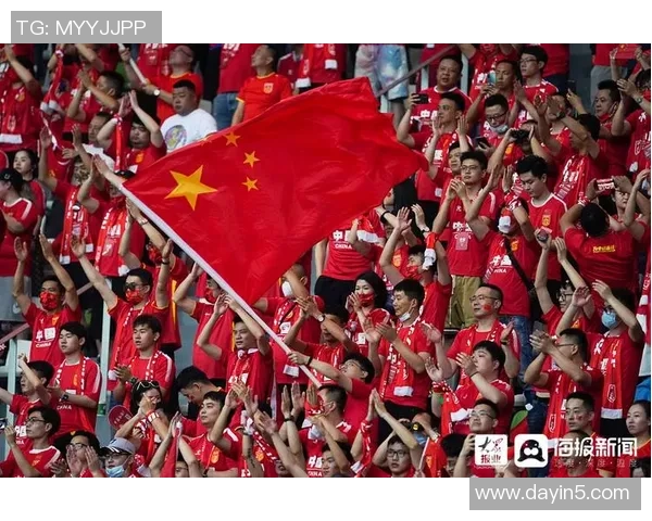 足球明星球迷热情庆祝瞬间展现激情与团结的完美时刻